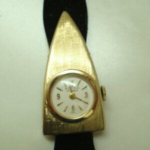 VINTAGE LADY WIND UP ACCRO TRIANGLE  SHAPE,RUN GREAT